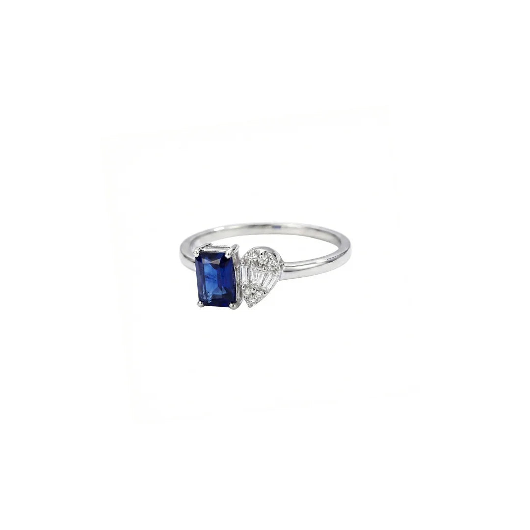 Anillo de diamante y zafiro azul en oro blanco 18K