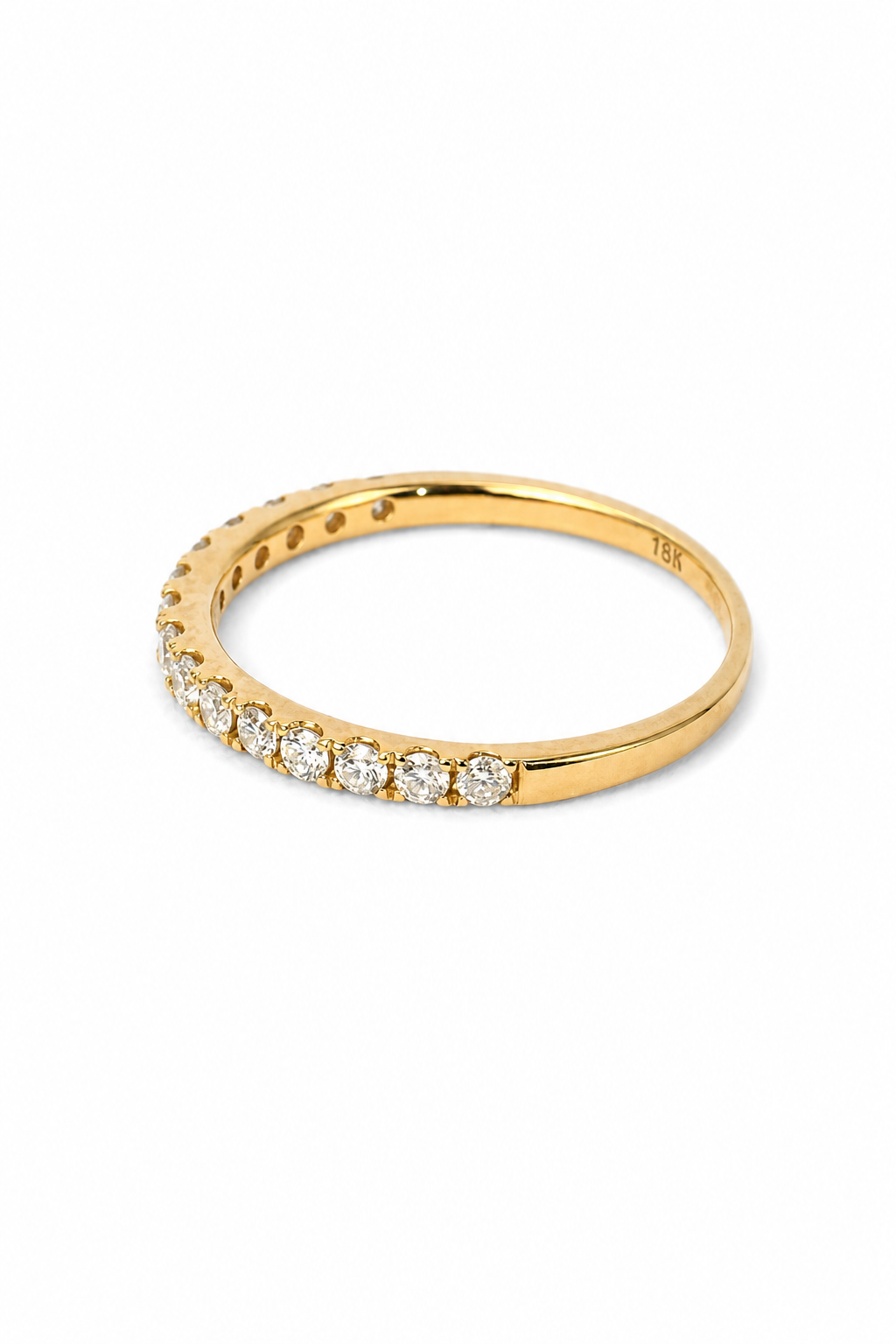 Anillo medio riviere en oro amarillo 18K