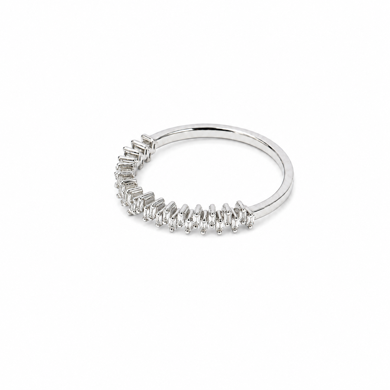 Anillo de diamantes en oro blanco 18K