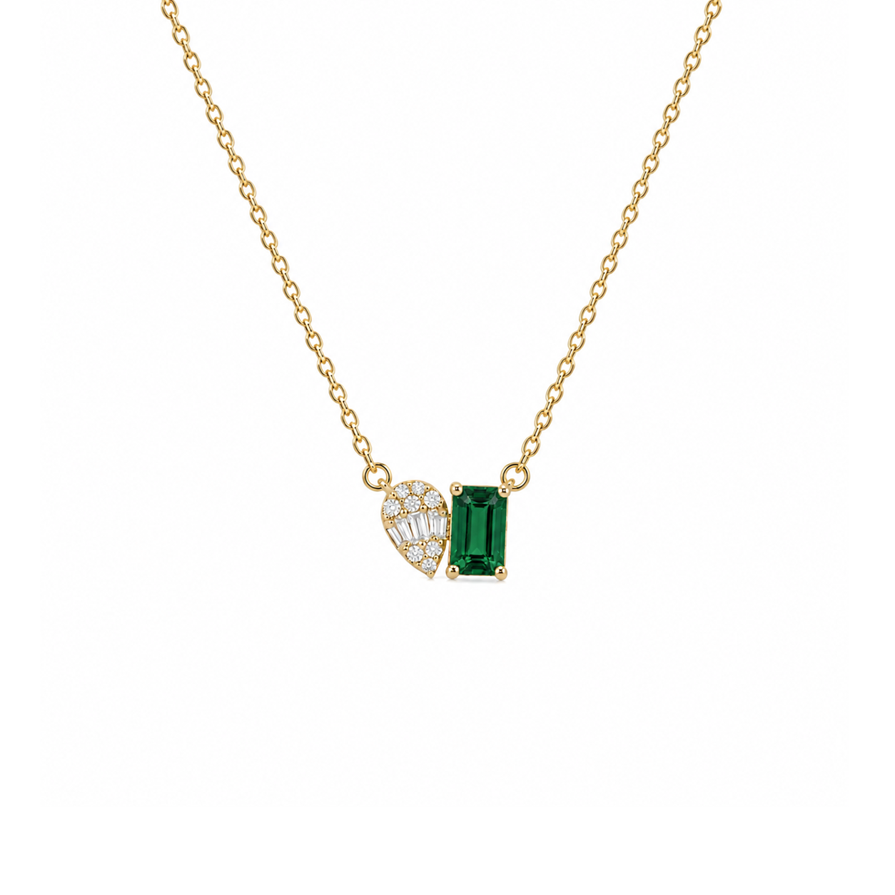 Collar de diamantes y esmeralda en oro amarillo 18K