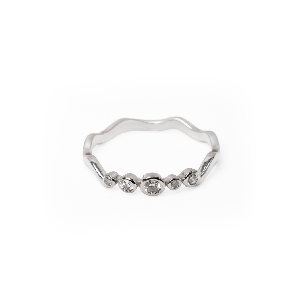 Anillo de diamantes en oro blanco 18K
