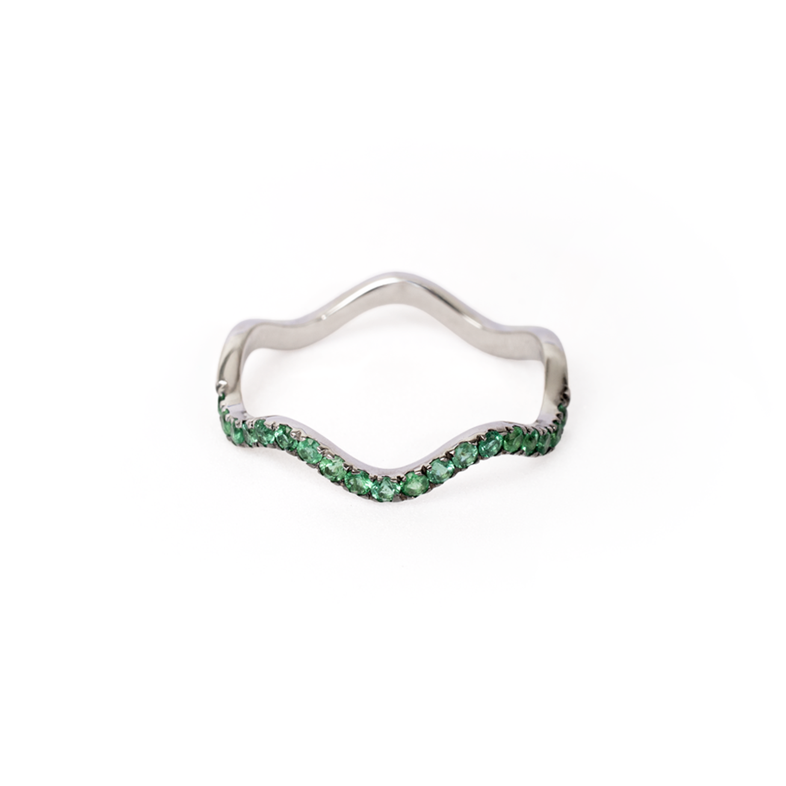 Anillo de esmeraldas en oro blanco 18K