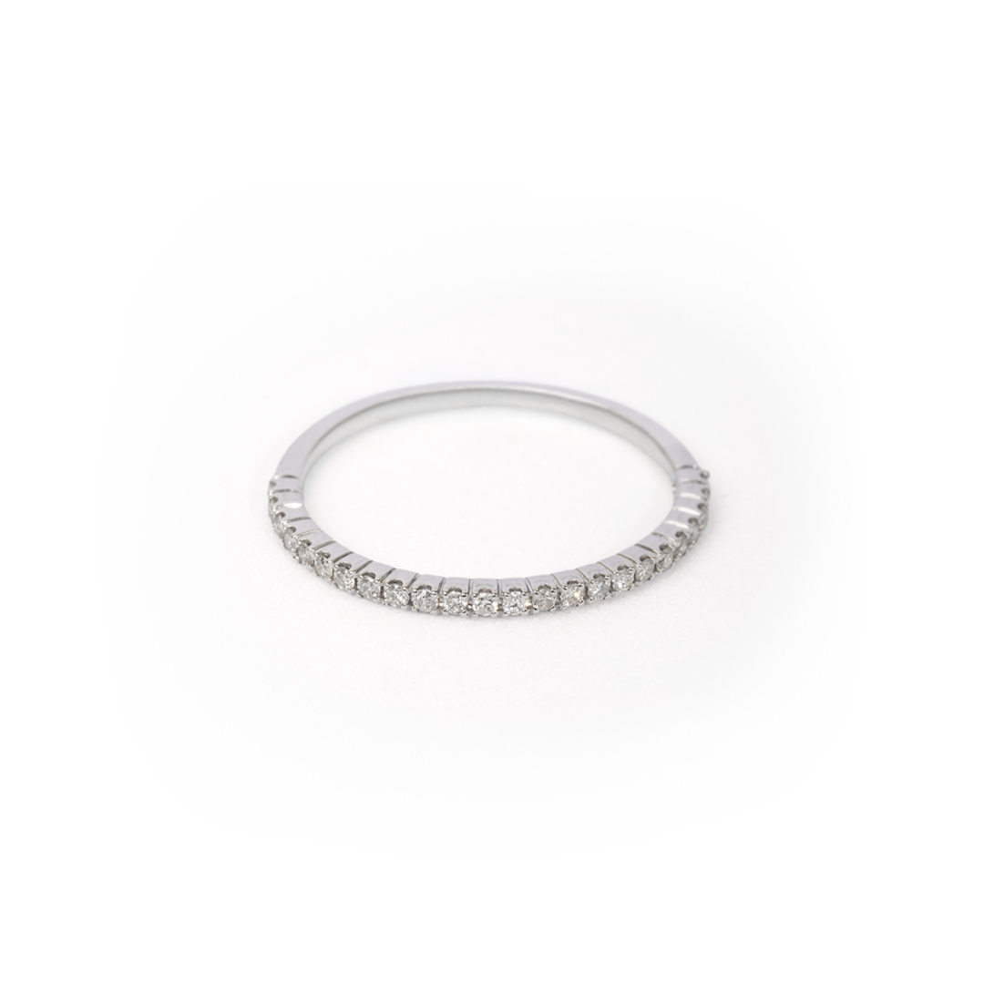 Anillo de diamantes en oro blanco 18K
