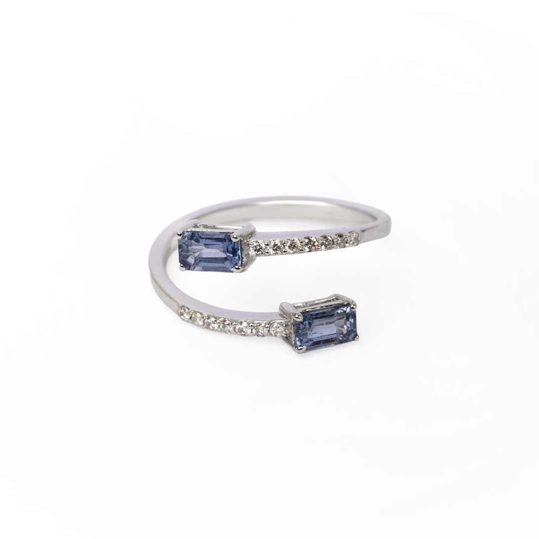 Anillo zafiro azul en oro blanco 18K