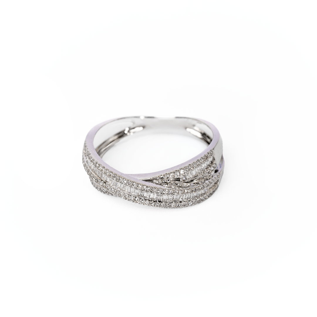 Anillo de diamantes en oro blanco 18K