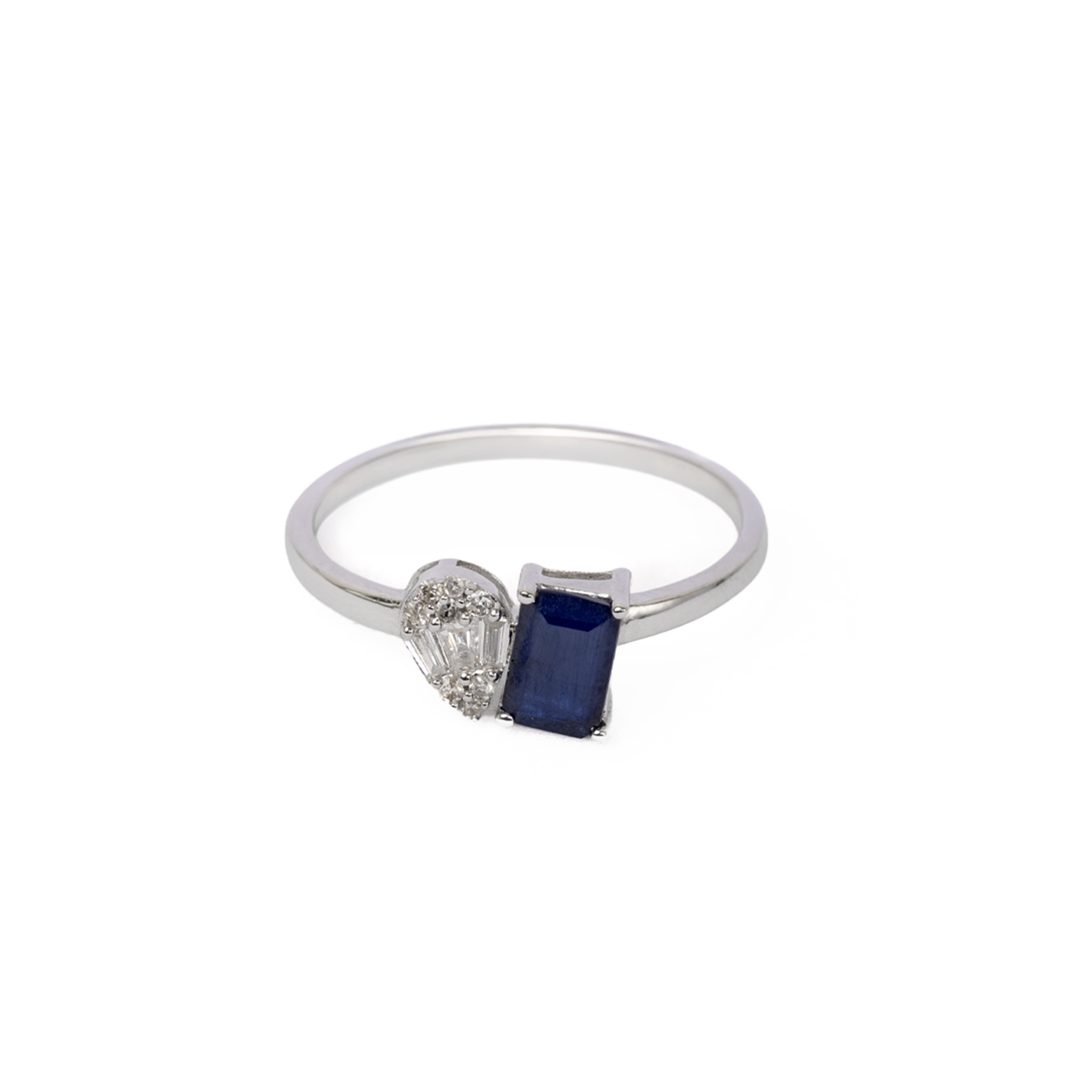 Anillo de diamante y zafiro azul en oro blanco 18K