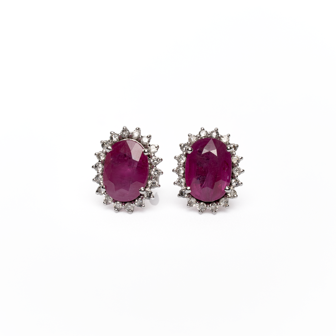 Aretes de rubíes en oro blanco 18K