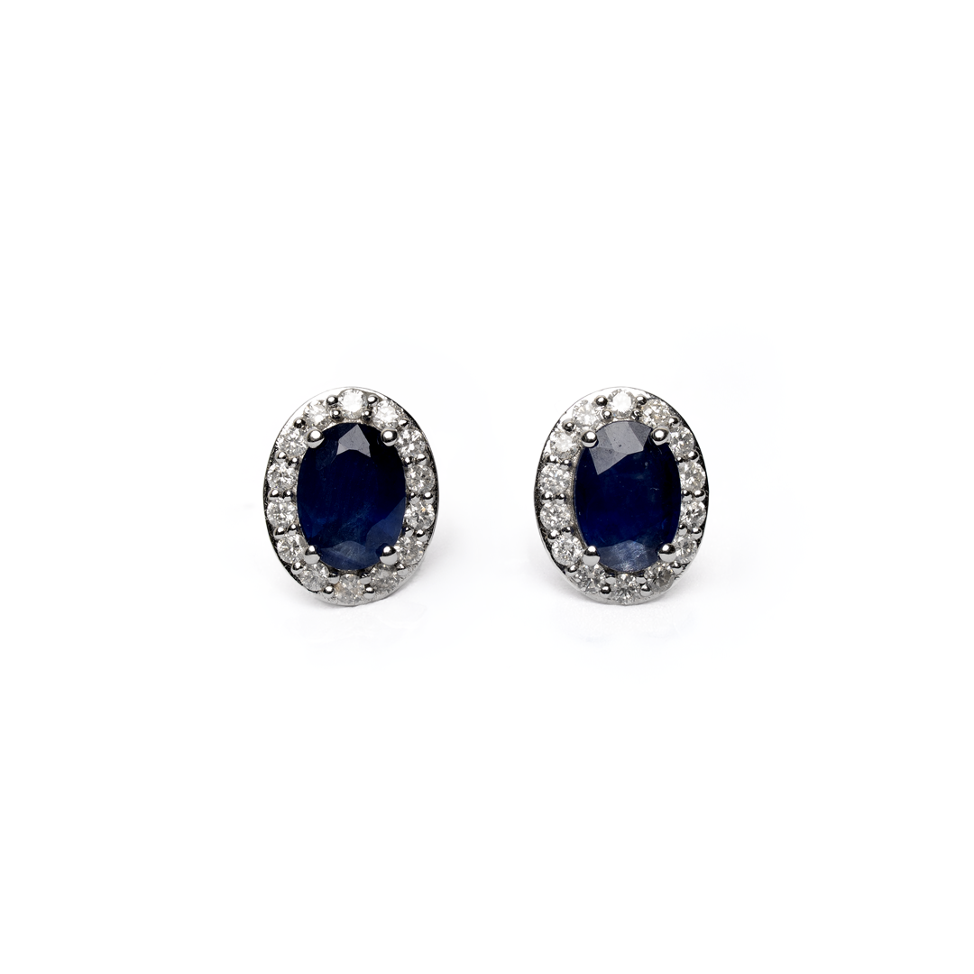 Aretes de cianita azul y diamantes en oro blanco 18K