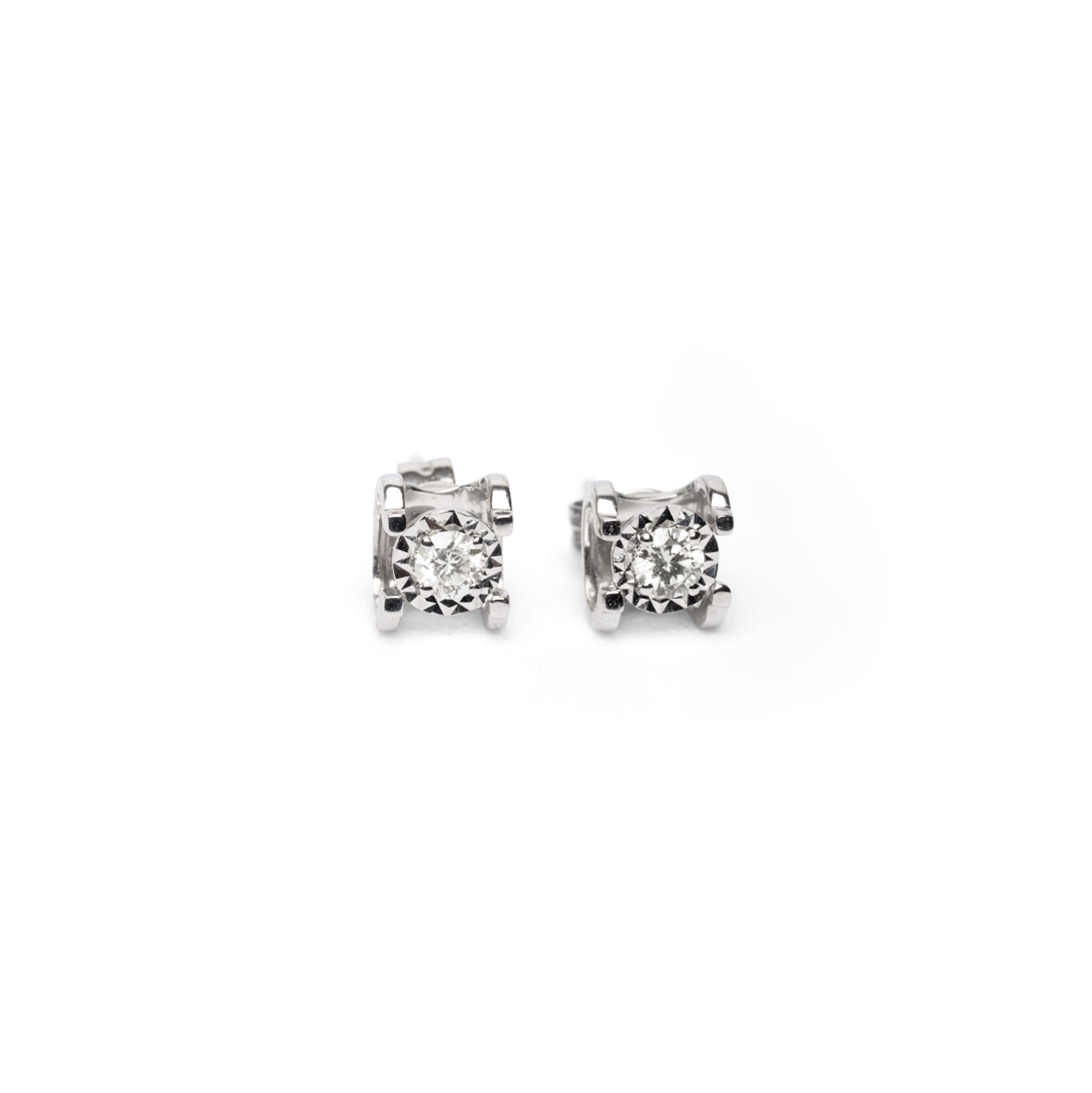 Aretes de diamantes en oro blanco 18K