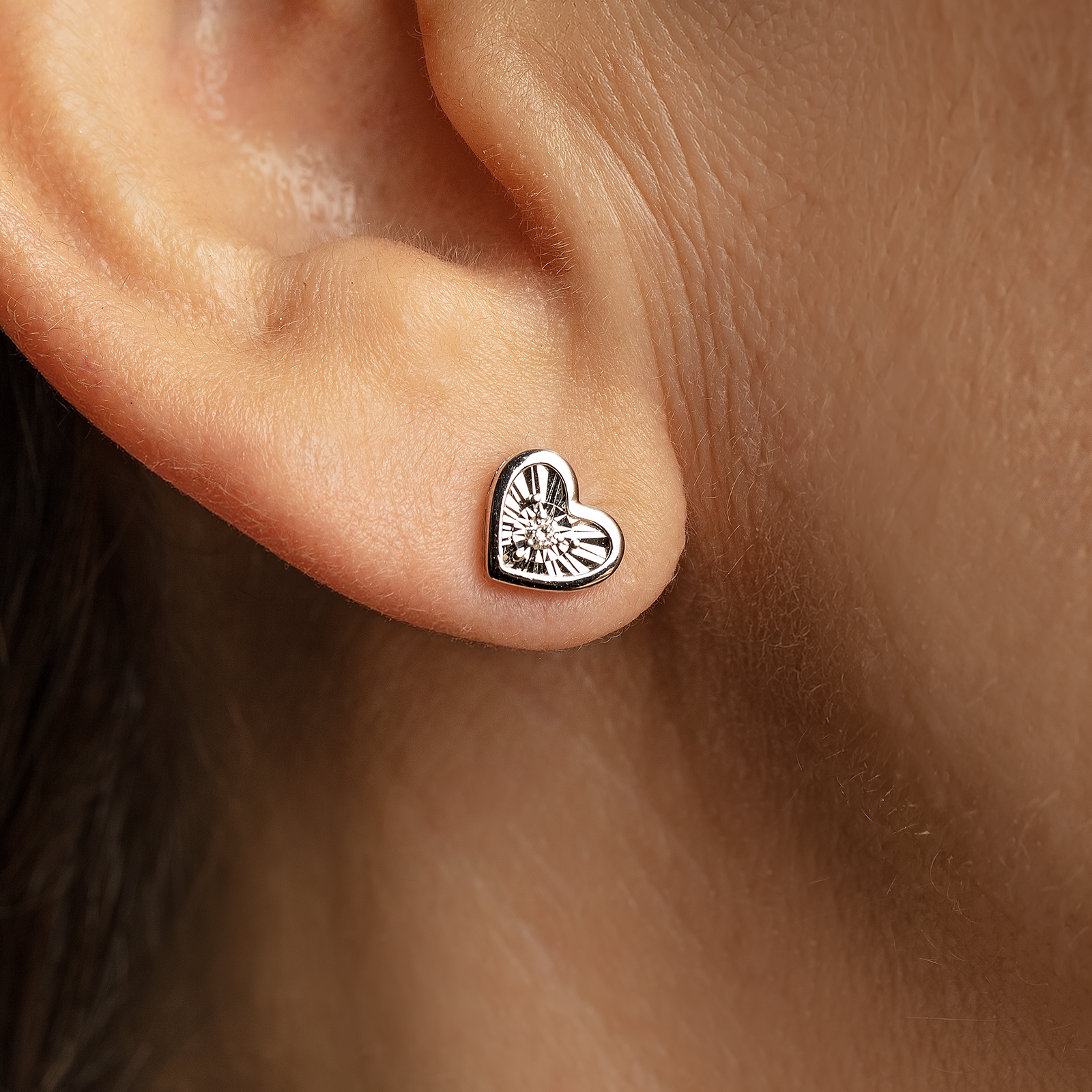 Aretes de diamantes en oro blanco 18K
