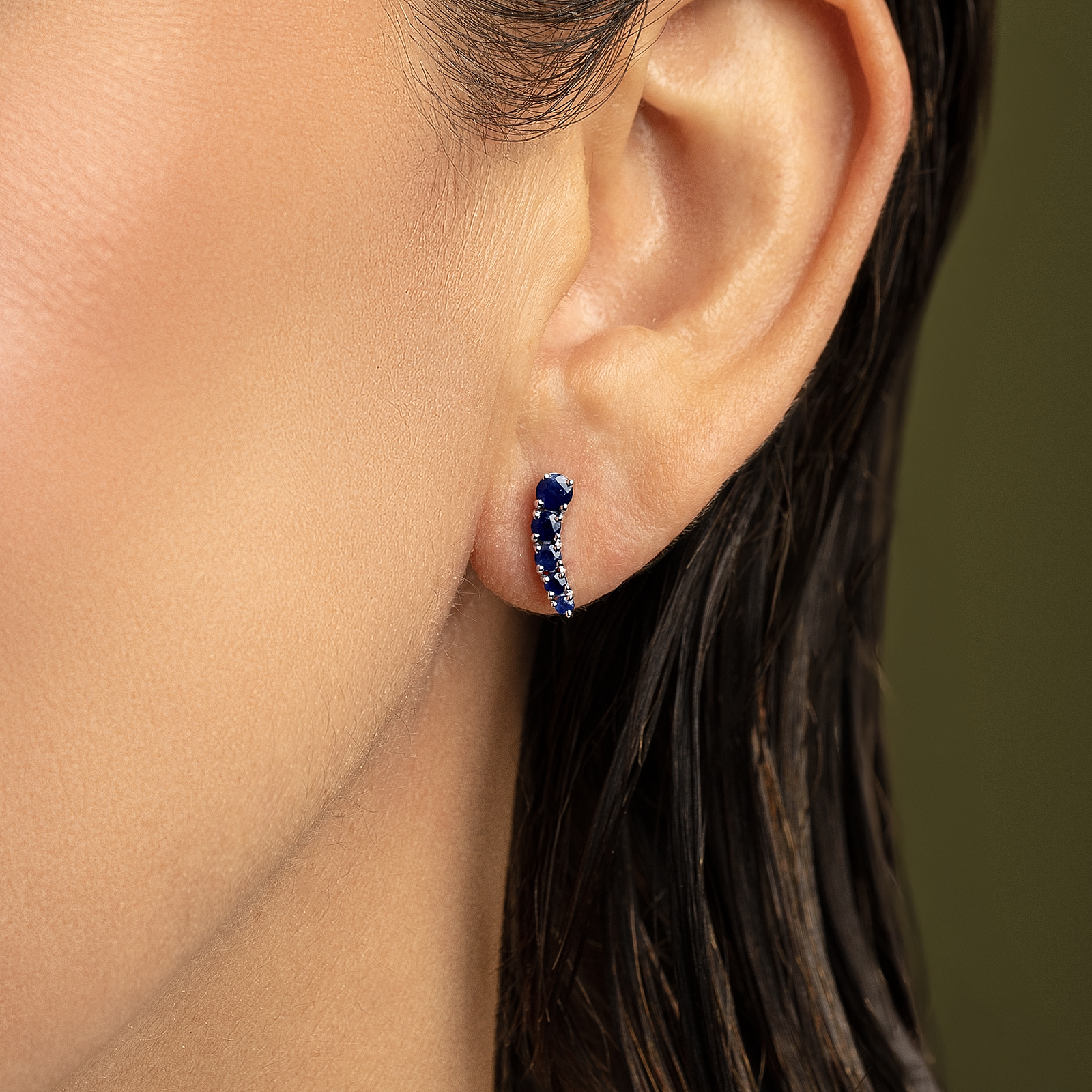 Aretes de zafiros azules en oro blanco 18K