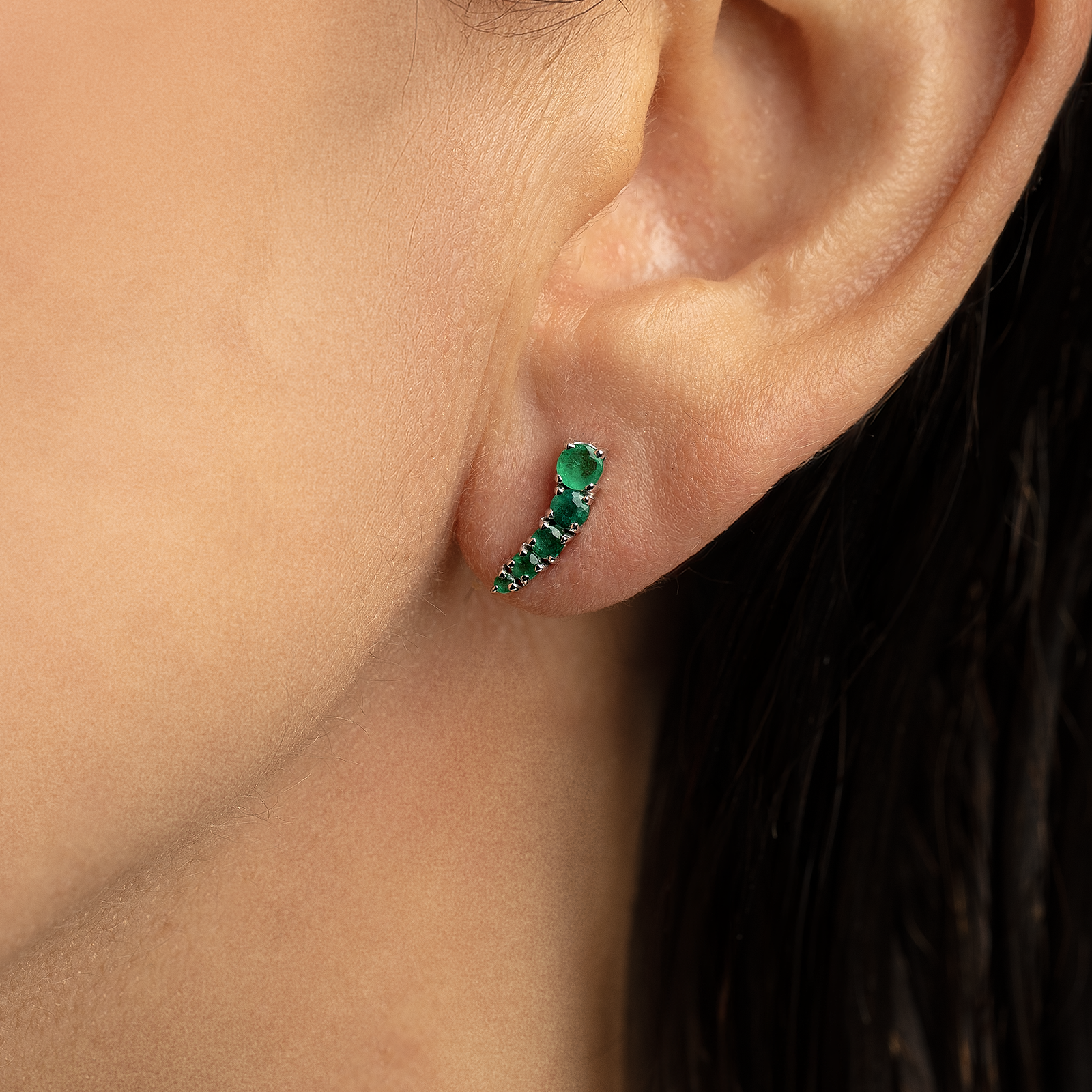 Aretes de esmeraldas en oro blanco 18K