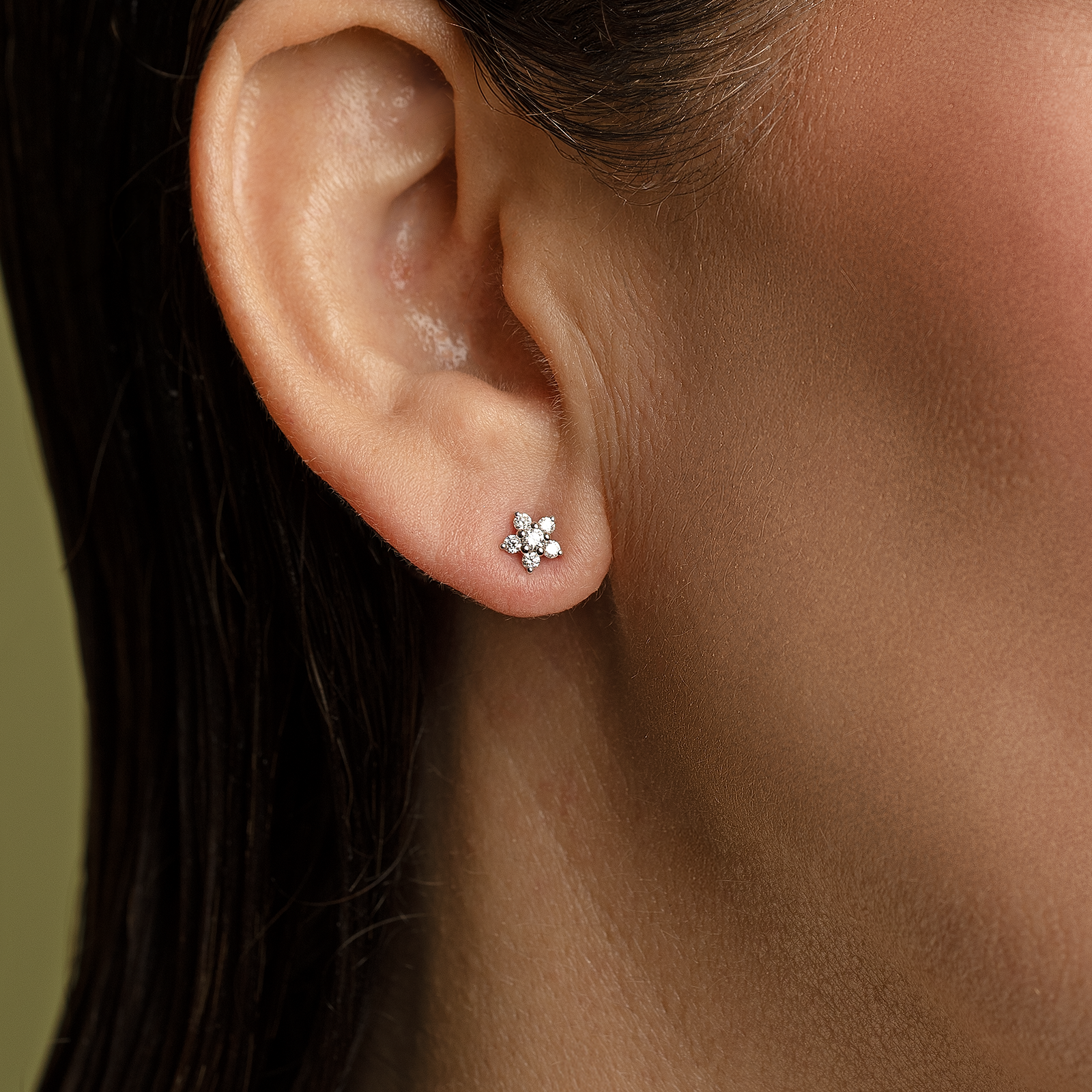 Aretes de diamantes en oro blanco 18K