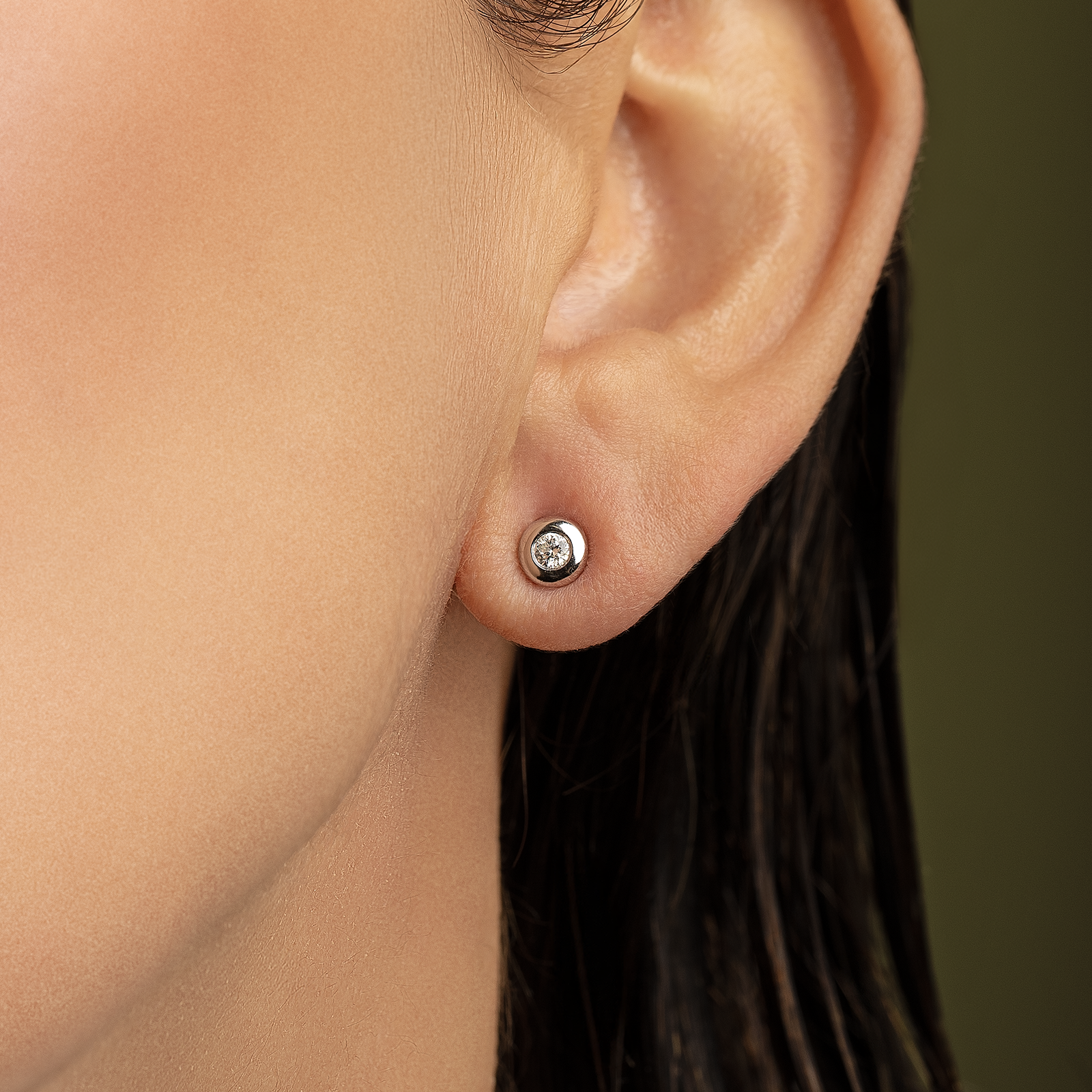 Aretes de diamantes en oro blanco 18K