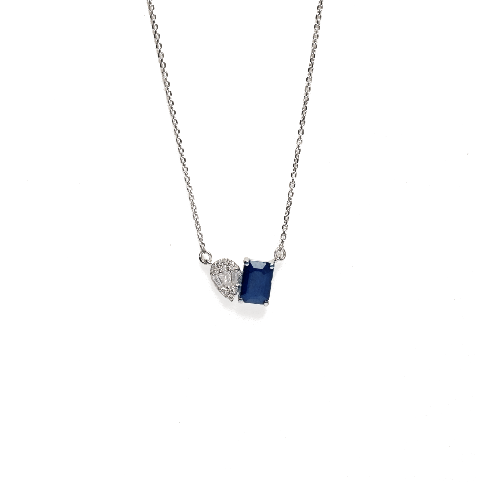 Collar de diamantes y zafiro azul en oro blanco 18K