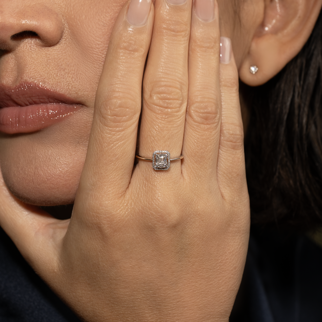 Anillo de diamantes en oro blanco 18K