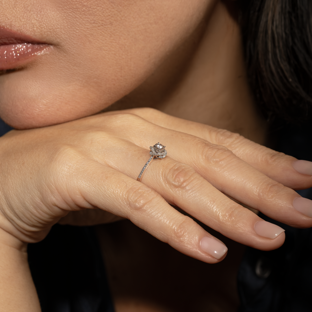 Anillo de diamantes en oro blanco 18K