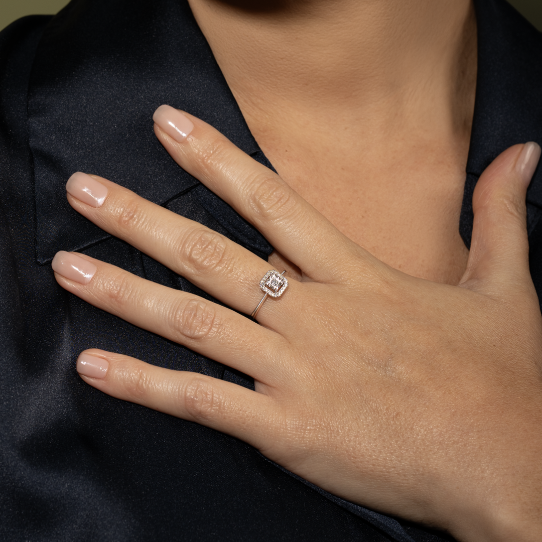 Anillo de diamantes en oro blanco 18K