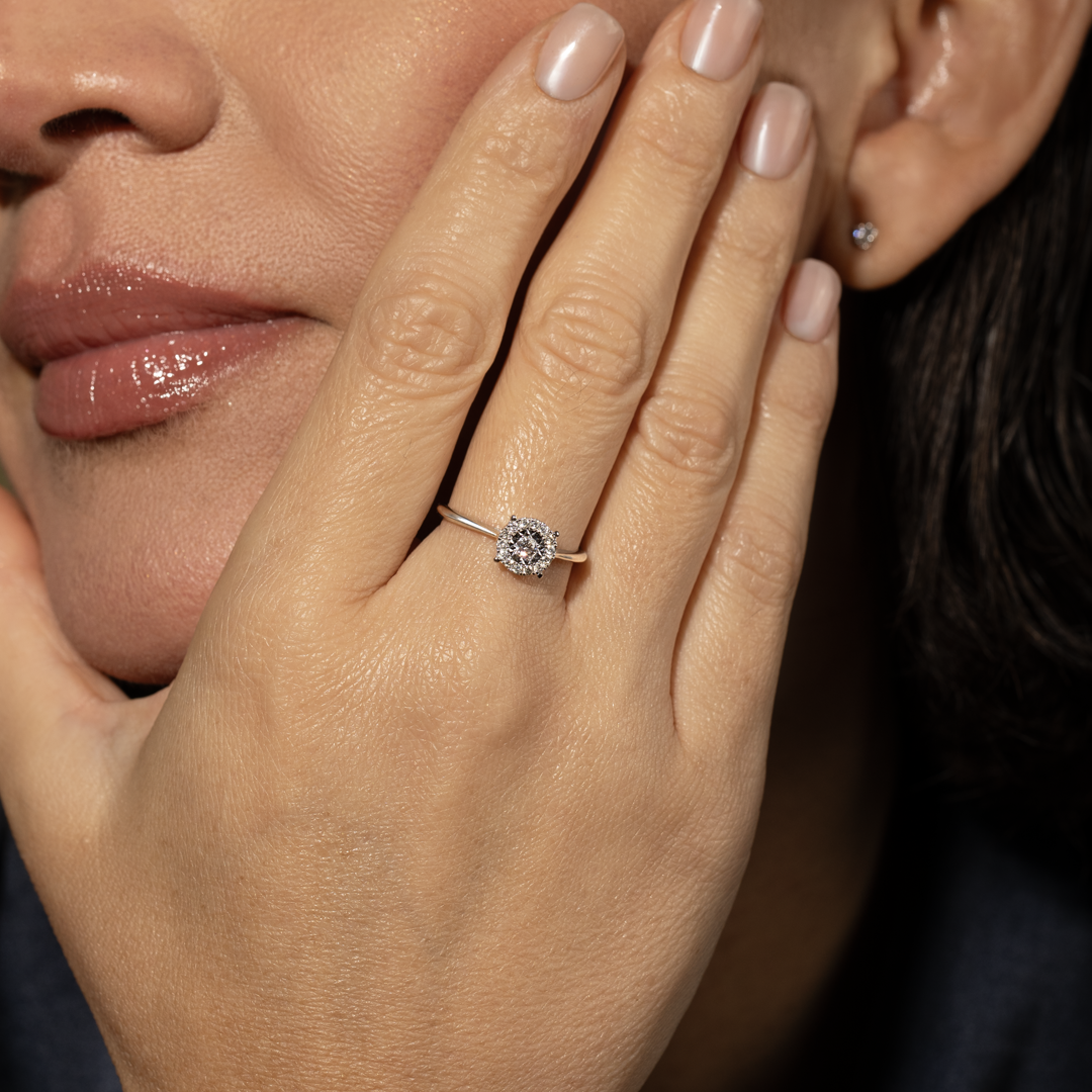 Anillo de diamantes en oro blanco 18K