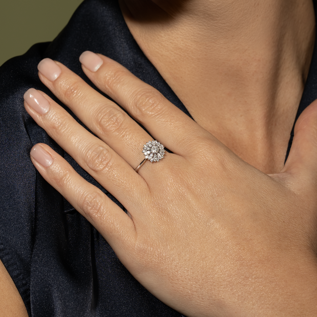 Anillo de diamantes en oro blanco 18K