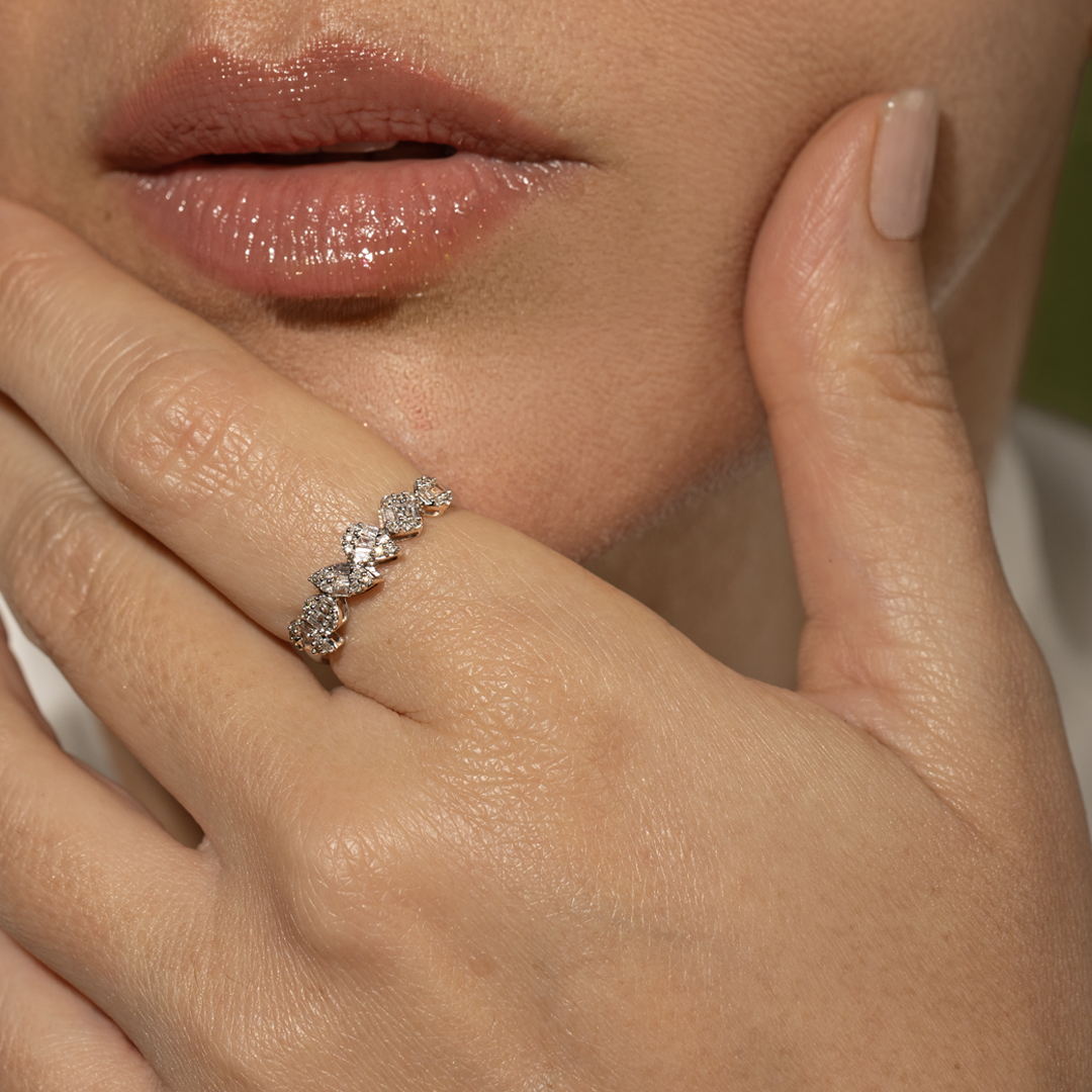 Anillo de diamantes en oro blanco 18K
