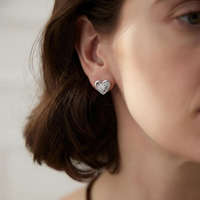 Aretes de diamantes en oro blanco 18K