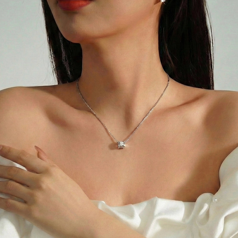 Collar de diamantes en oro blanco 18K