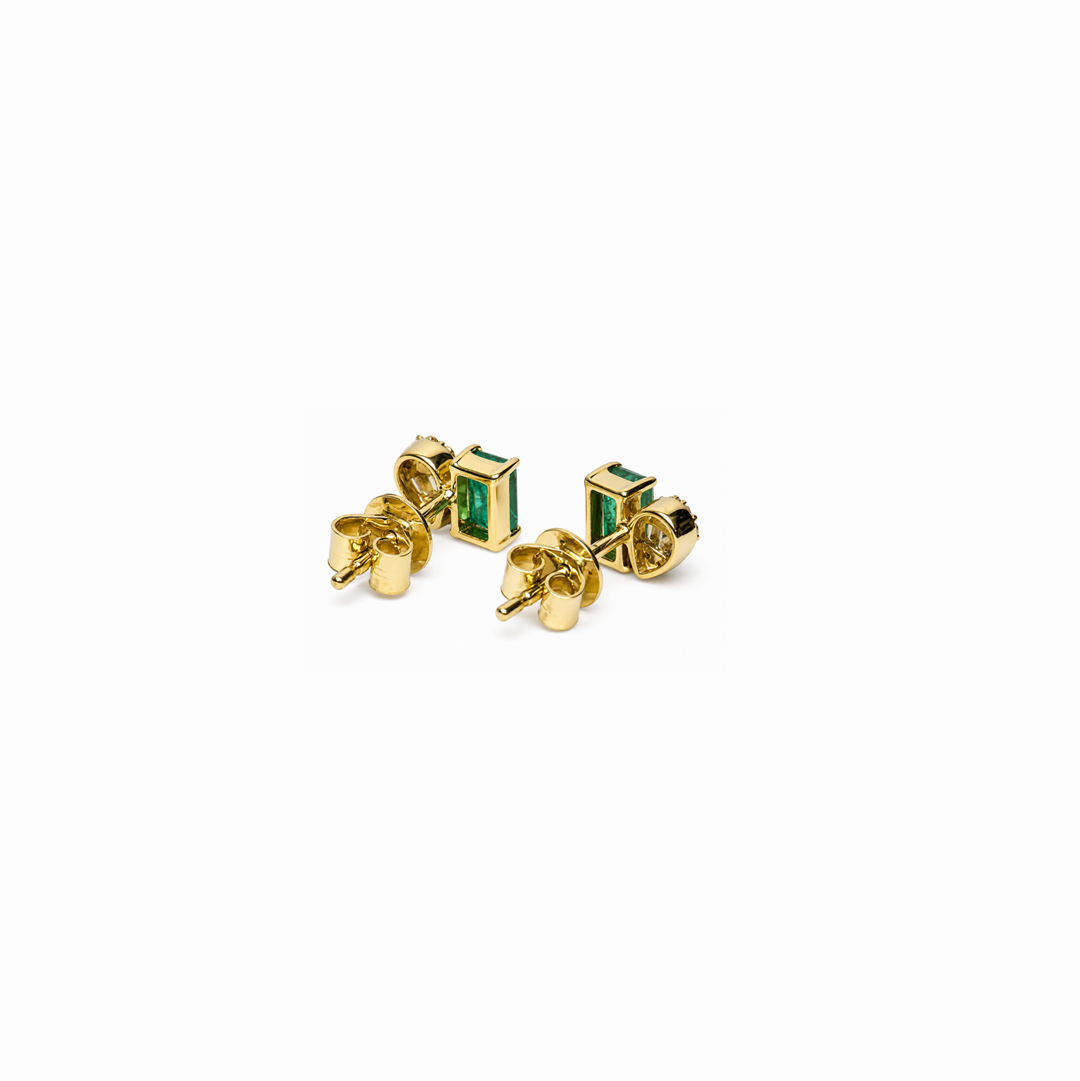 Aretes de diamantes y esmeraldas en oro amarillo 18K