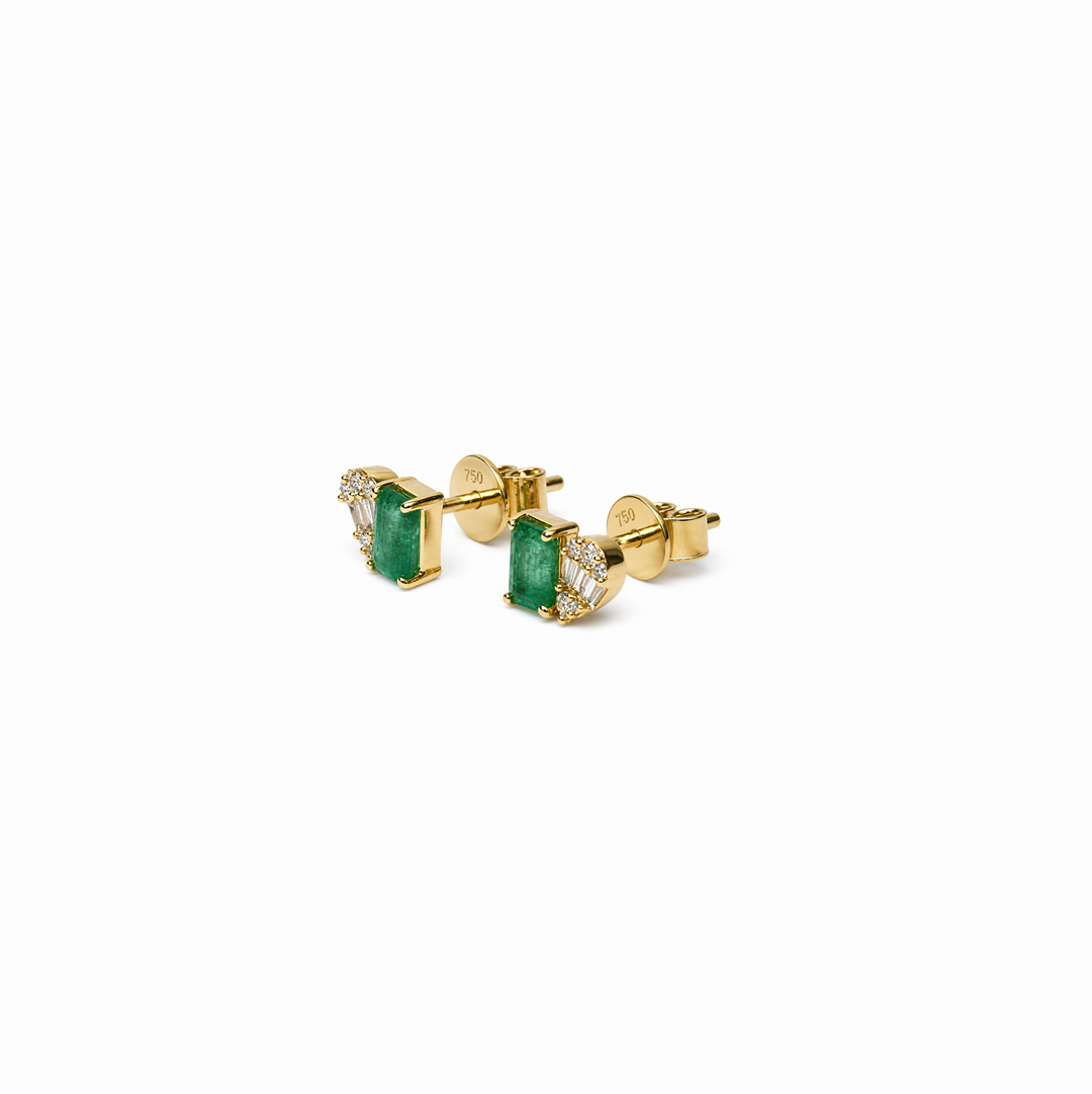 Aretes de diamantes y esmeraldas en oro amarillo 18K