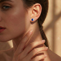 Aretes de diamantes y zafiros azules en oro blanco 18K