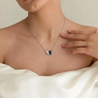 Collar de diamante y zafiro azul en oro blanco 18K