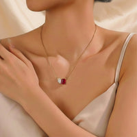 Collar de diamante y rubí en oro amarillo 18K