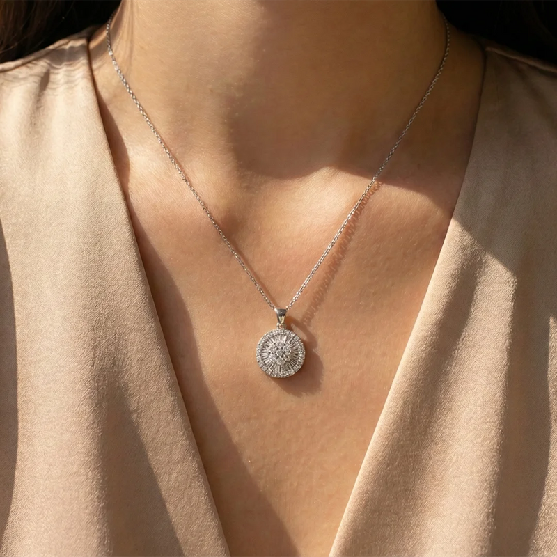 Dije de diamantes en oro blanco 18K