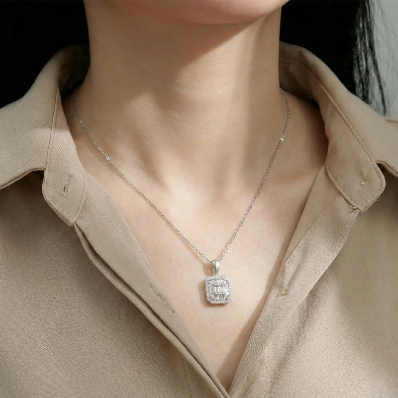 Dije de diamantes en oro blanco 18K