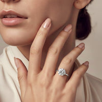 Anillo de diamantes en oro blanco 18K