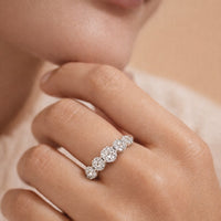 Anillo de diamantes en oro blanco 18K
