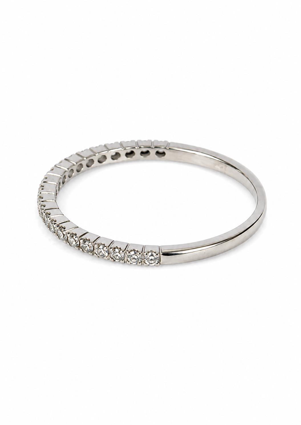 Anillo de diamantes en oro blanco 18K