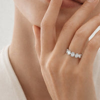 Anillo de diamantes en oro blanco 18K