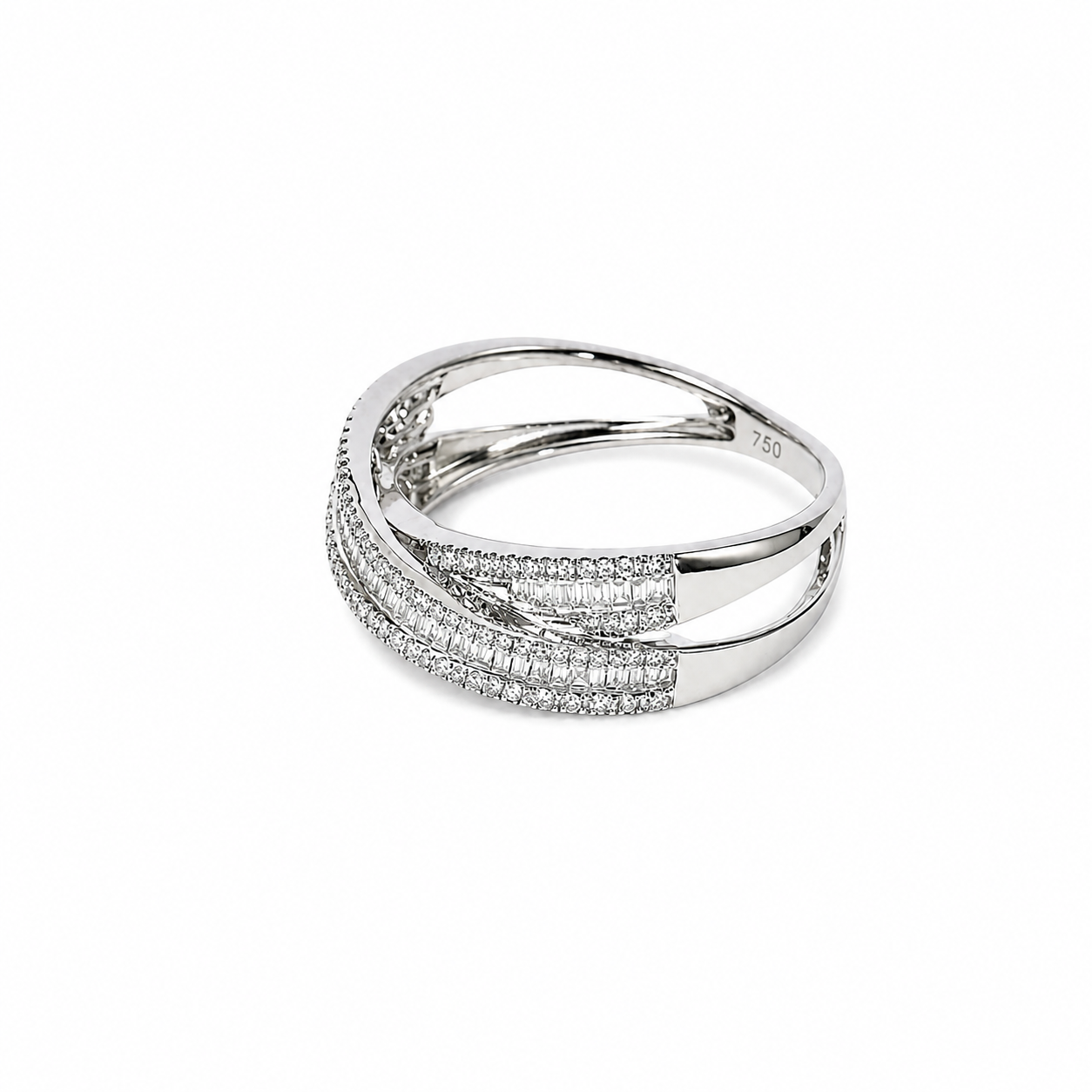 Anillo de diamantes en oro blanco 18K