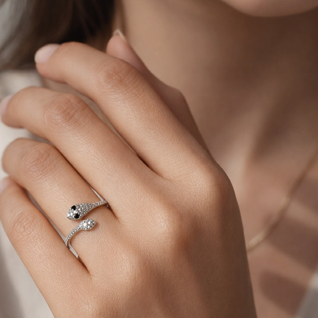 Anillo de diamantes en oro blanco 14K