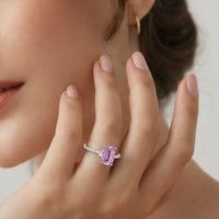 Anillo de zafiro rosado en oro blanco 18K