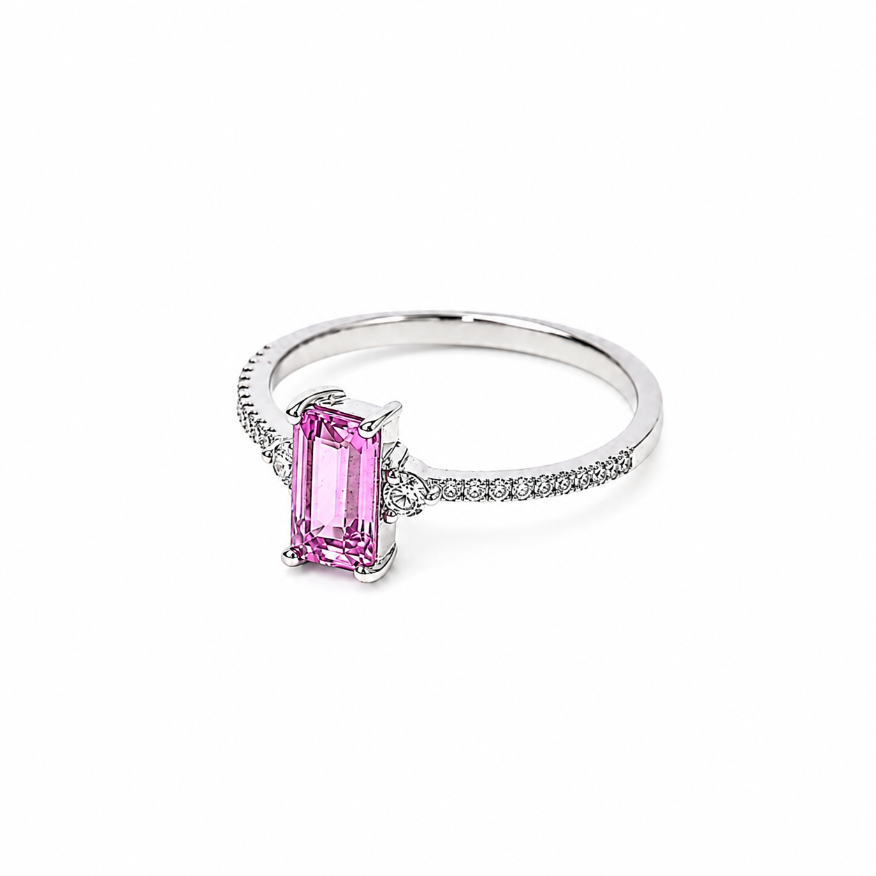 Anillo de zafiro rosado en oro blanco 18K