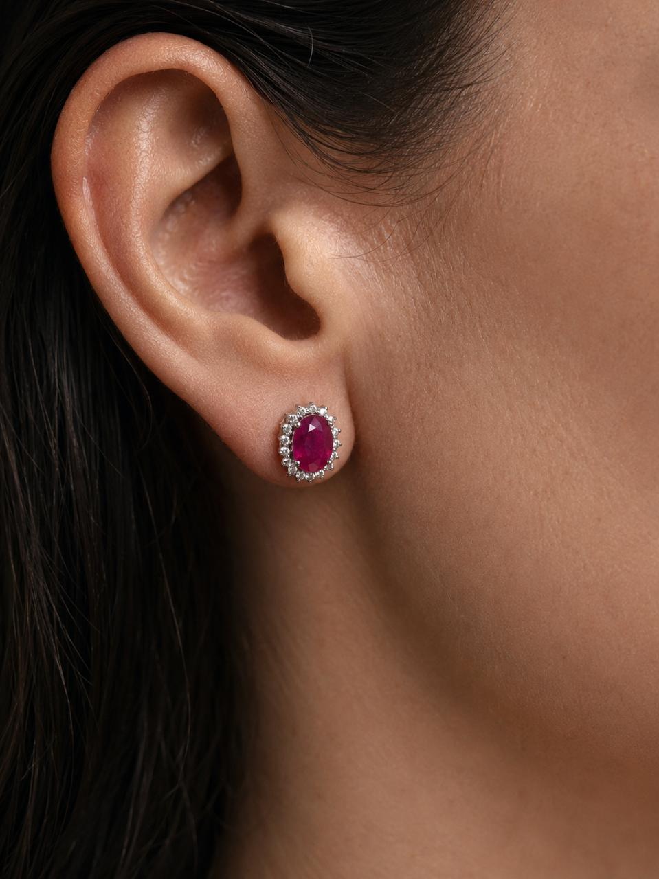 Aretes de rubíes en oro blanco 18K
