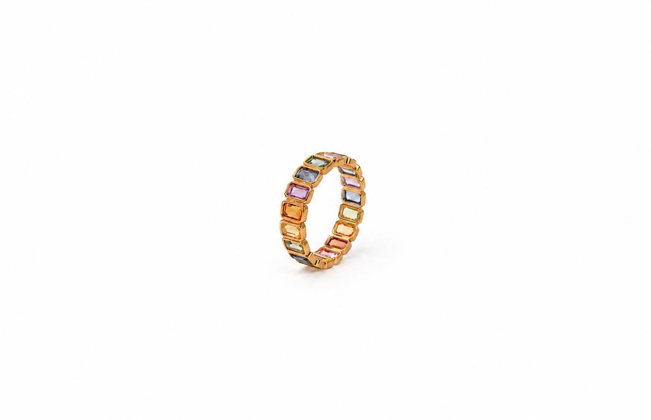 Anillo riviere con zafiros multicolores en oro amarillo 18k