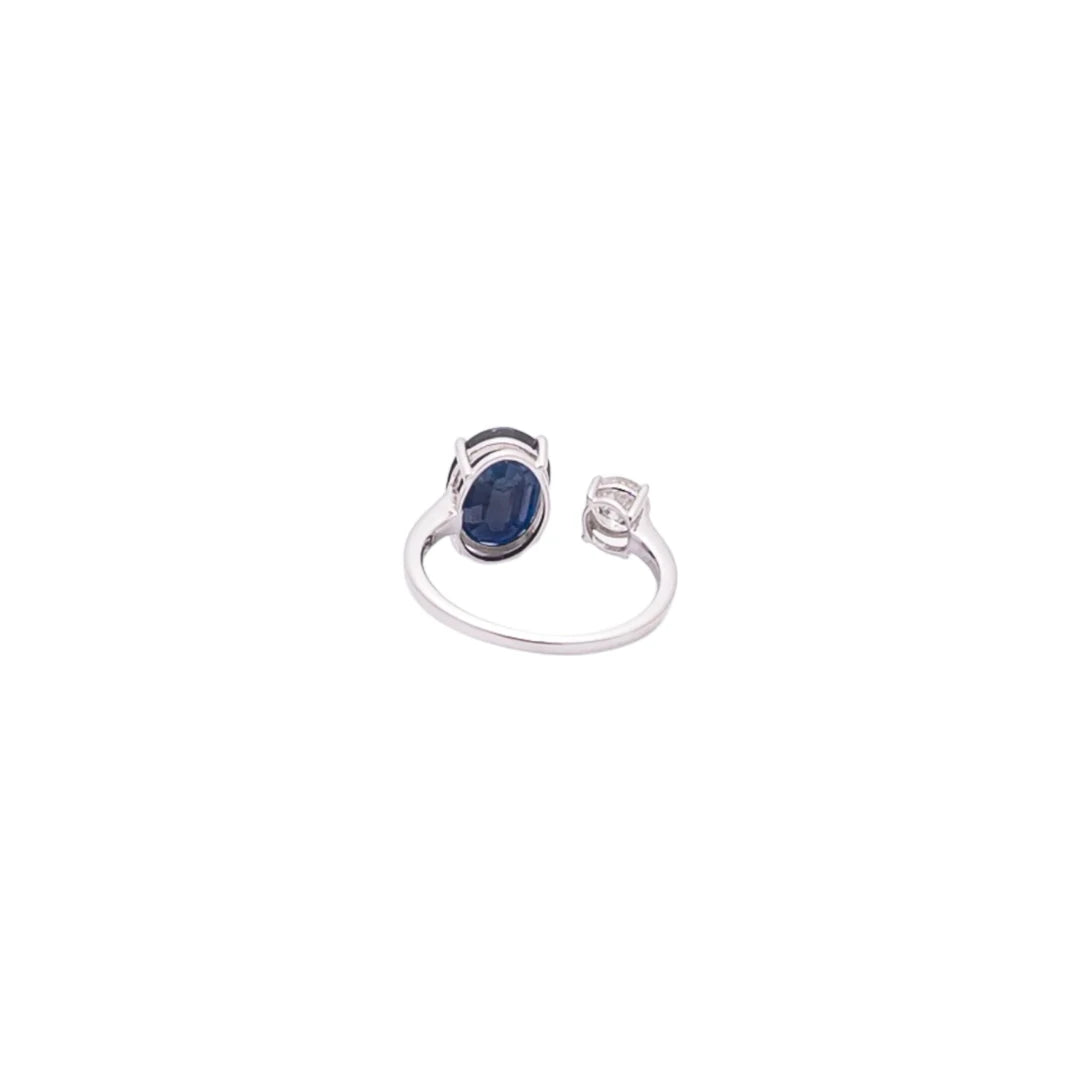 Anillo de zafiro azul en oro blanco 18K